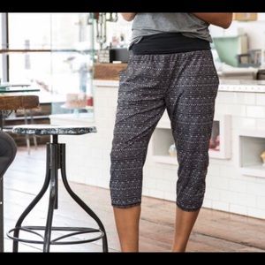 Calia by Carrie Underwood foldover capri pants